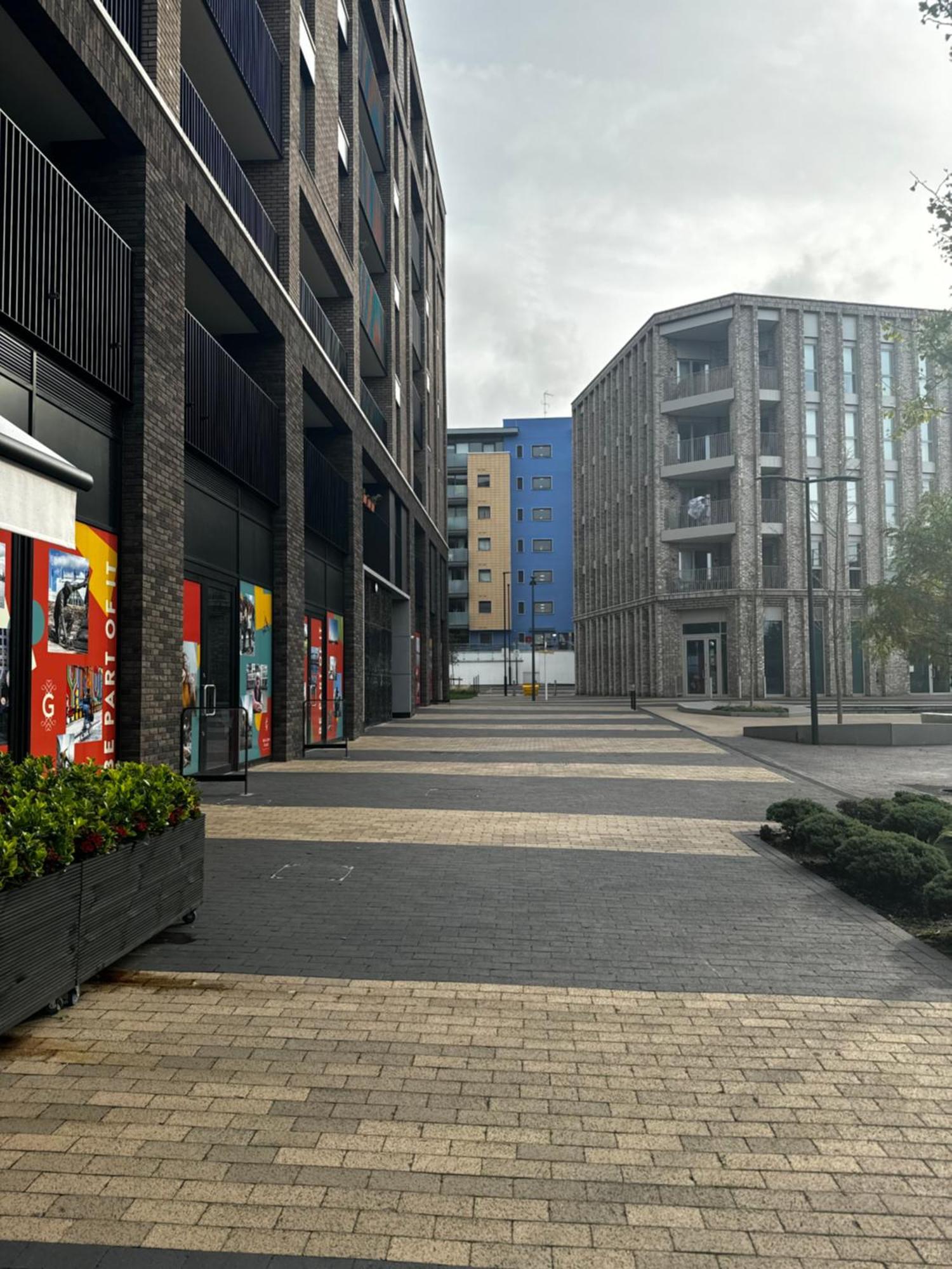 Entire Luxurious River Side 1 Bedroom Flat East Excel Airport * Londra